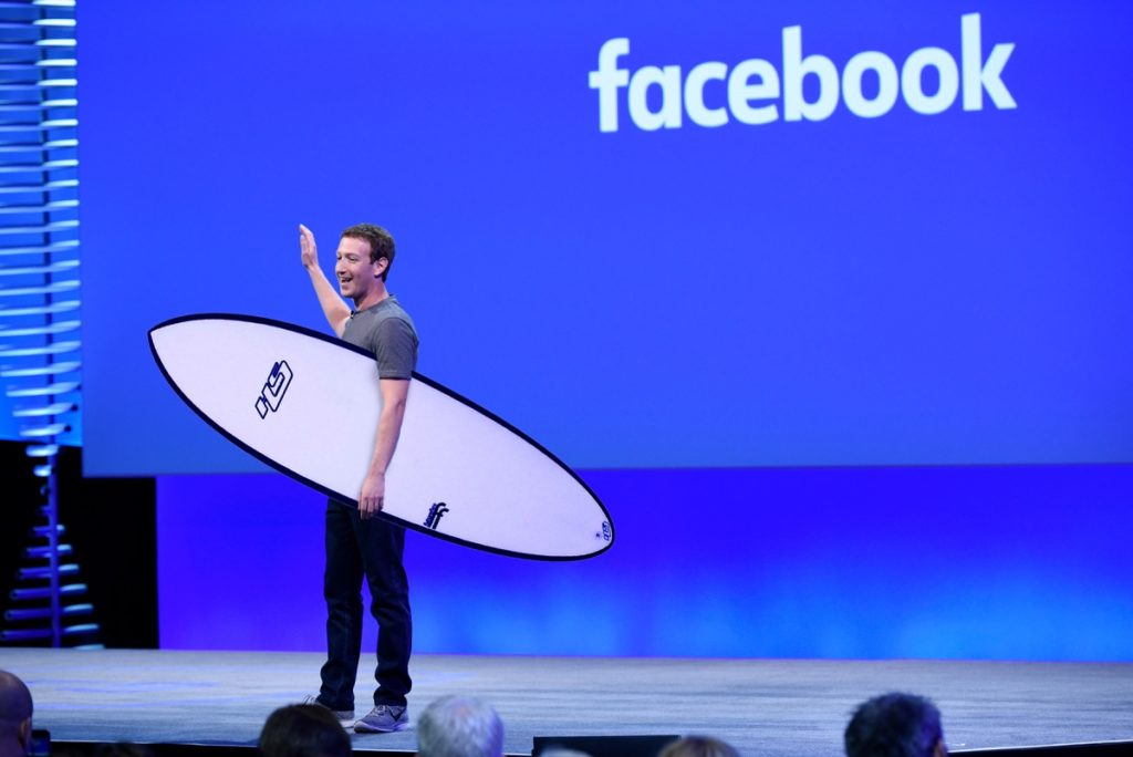 Mark Zuckerberg mit Surfboard