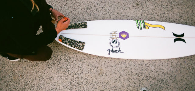 Nic von Rupp mit Surfboard