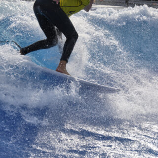 Surfer auf der Urbansurf-Plattform